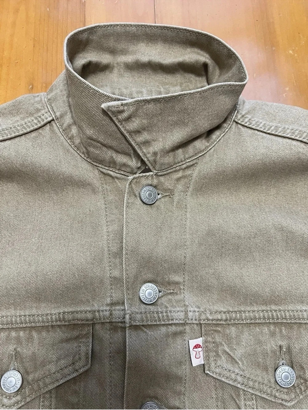 Levi's Premium Fresh Custom Upcycled Floral Denim Trucker Jacket Tan Medium